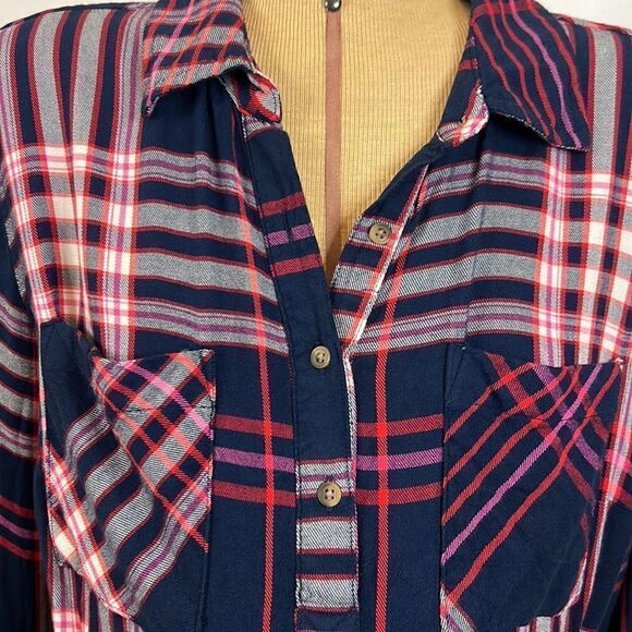 Liz Lange Plaid Tunic with Tie - Size Medium - Picture 2 of 9